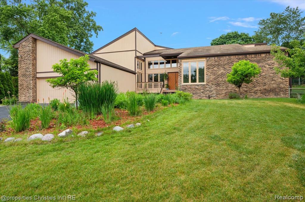 4566 Walden Drive, Bloomfield Hills, MI 48301 — Photo 57