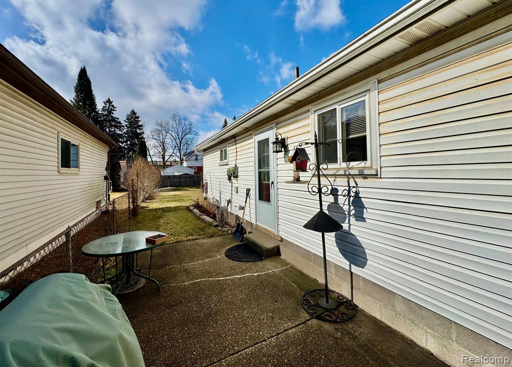 6327 ARTHUR Street, Westland, MI — Photo 2