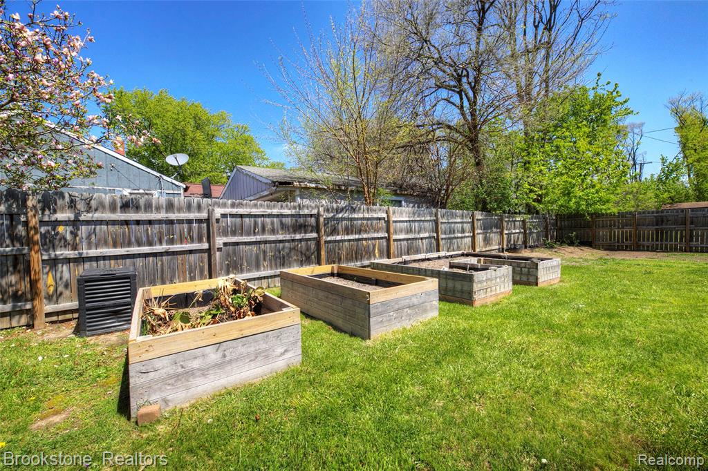 4458 Seeden Street, Waterford, MI 48329 — Photo 10
