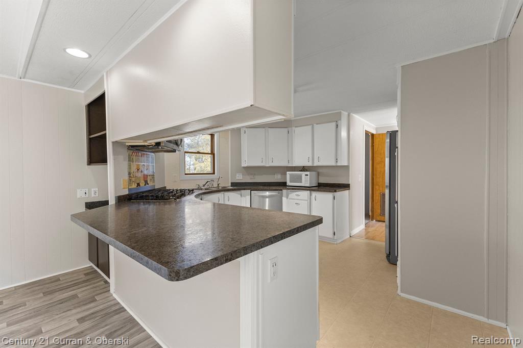 8878 RIVER VALLEY Road, Brighton, MI 48116 — Photo 7