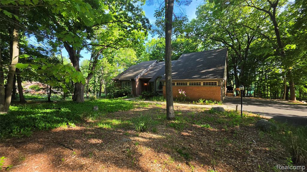 2323 Addaleen Road, Highland, MI — Photo 8