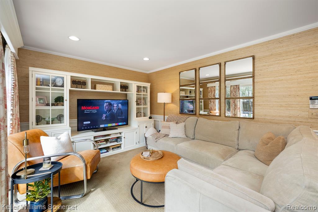 839 COOK Road, Grosse Pointe Woods, MI 48236 — Photo 16