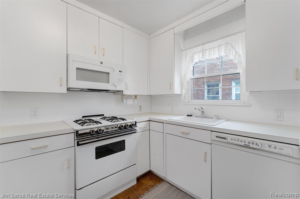 1525 Hollywood Avenue, Grosse Pointe Woods, MI 48236 — Photo 8