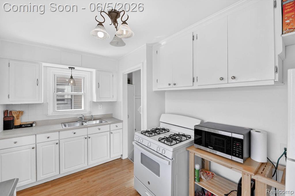 612 Mayflower Avenue, Lincoln Park, MI 48146 — Photo 12