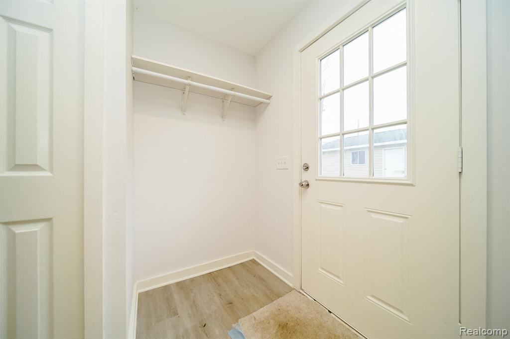 935 MCCLELLAN Street, Lake Orion, MI 48362 — Photo 13