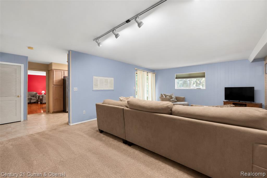 4652 Patrick Road, West Bloomfield, MI — Photo 10