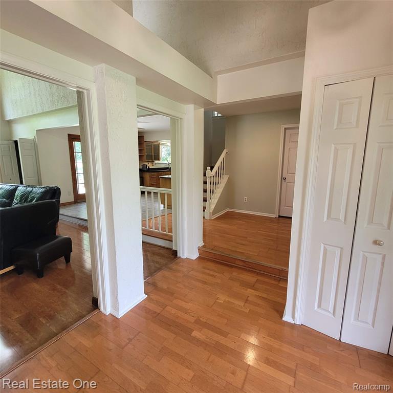 5208 Woodview Drive, Bloomfield Hills, MI 48302 — Photo 5