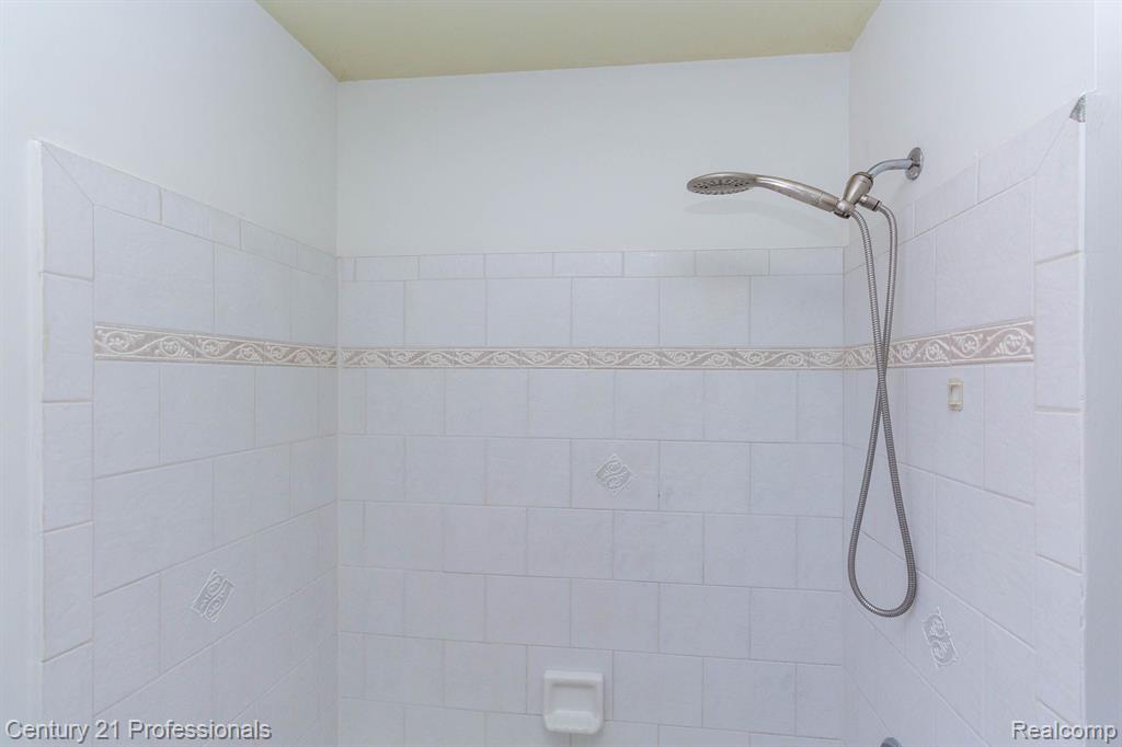 6173 ELARZ Drive, Troy, MI 48085 — Photo 31