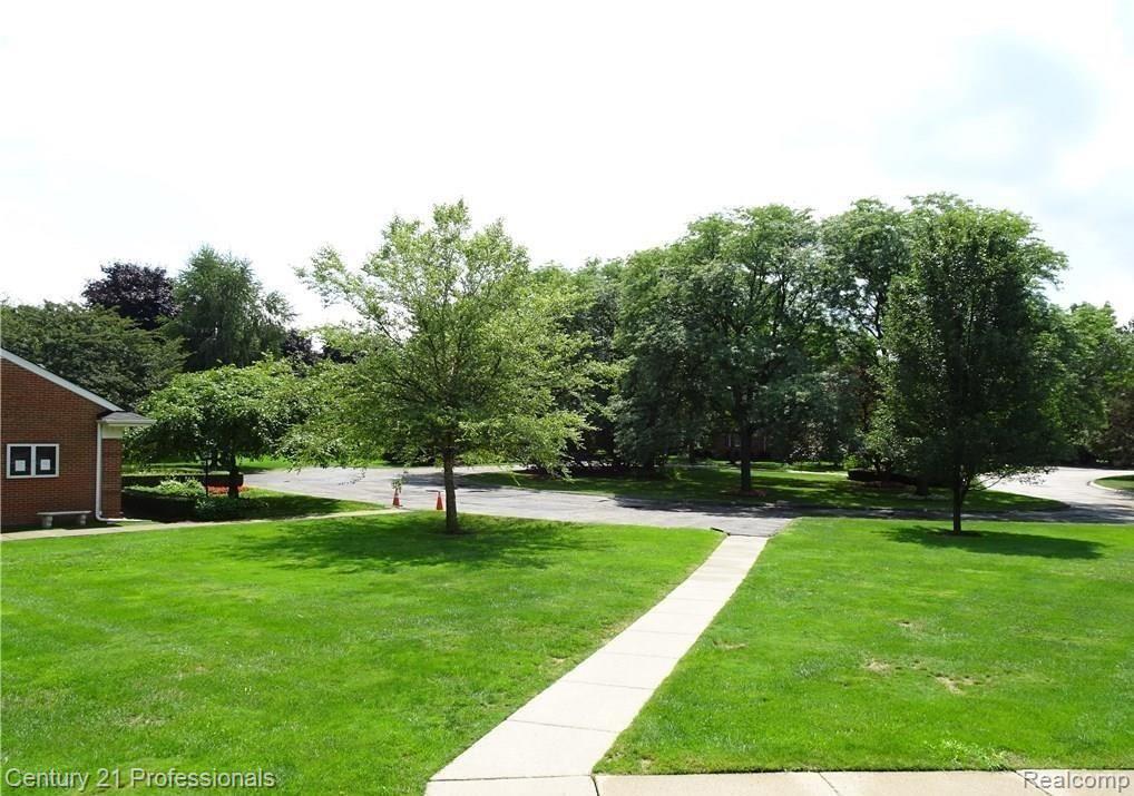 616 E Fox Hills Drive, Bloomfield Hills, MI 48304 — Photo 13