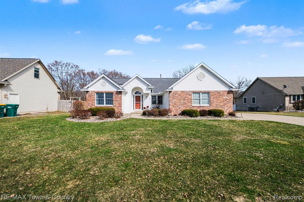 223 Primrose Lane, Flushing, MI 48433 — Photo 2