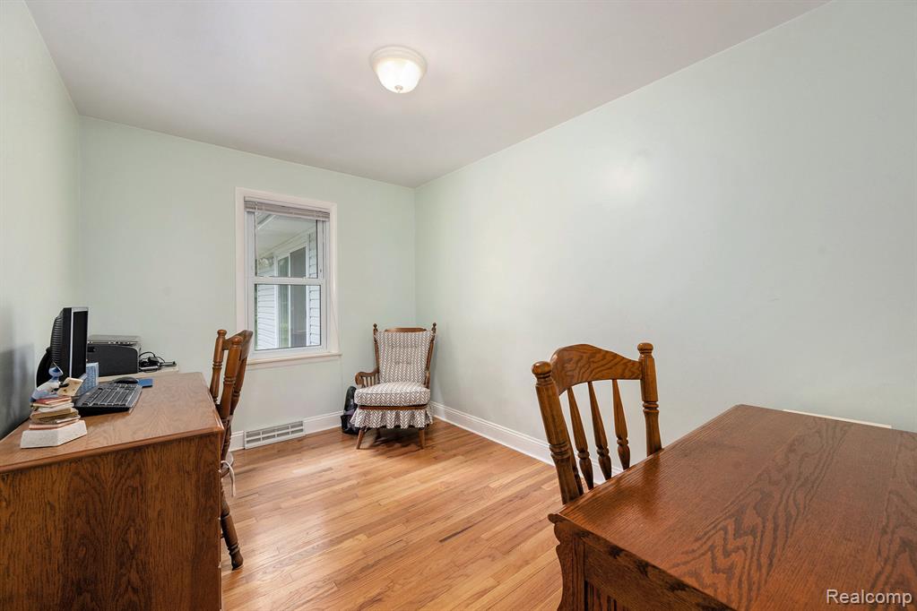 716 Gertrude Road, Waterford, MI 48328 — Photo 13