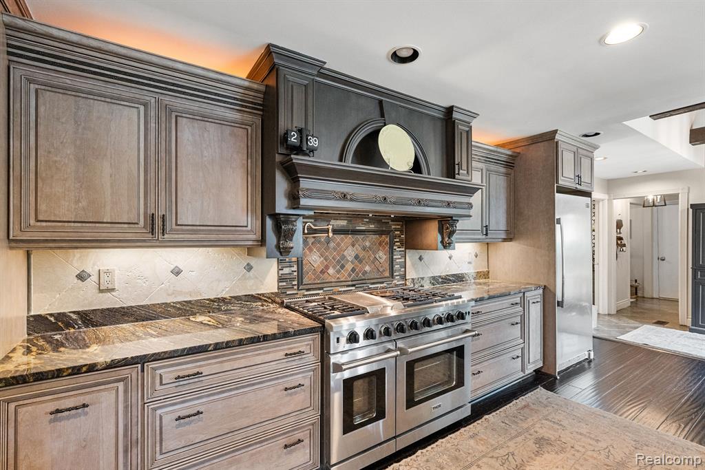 4378 Compton Way, Bloomfield Hills, MI 48302 — Photo 24