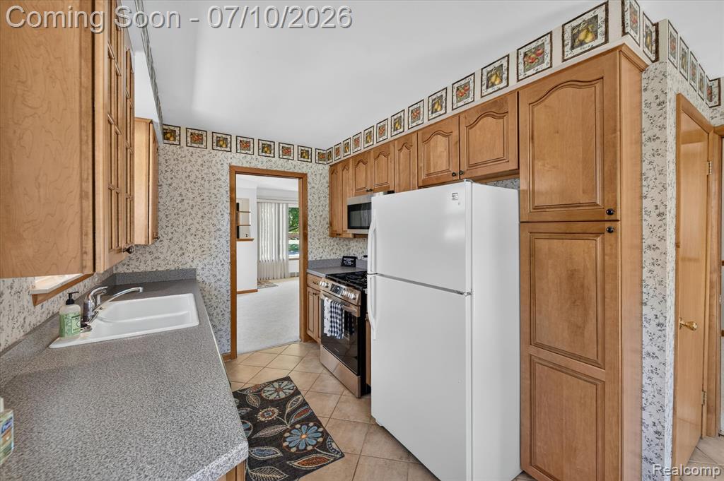 8599 Cardwell Street, Westland, MI — Photo 9