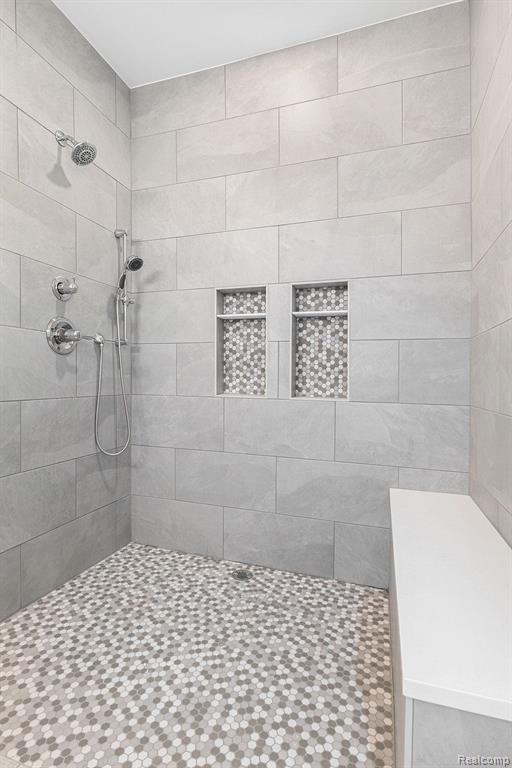 9693 BEVERLY Drive, Lakeland, MI — Photo 16