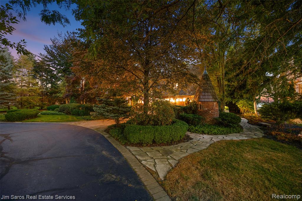 49016 Point Lakeview Street, Chesterfield, MI 48047 — Photo 58