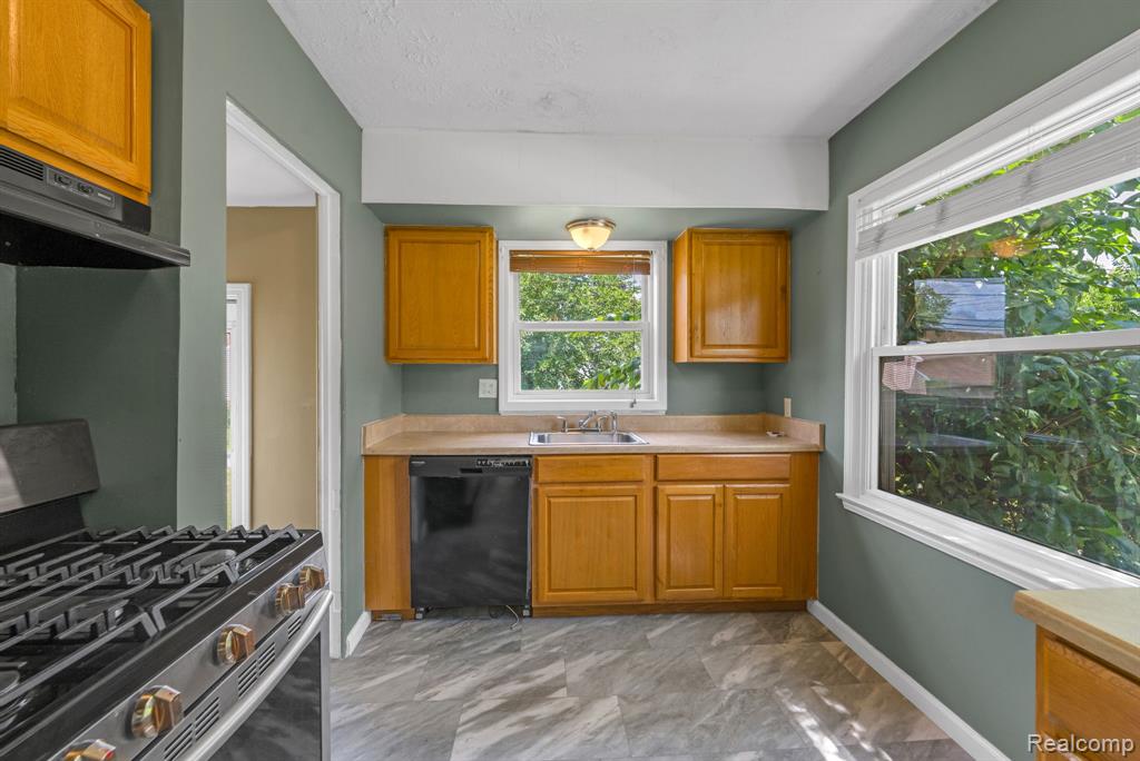 7641 Pelham Road, Allen Park, MI 48101 — Photo 17