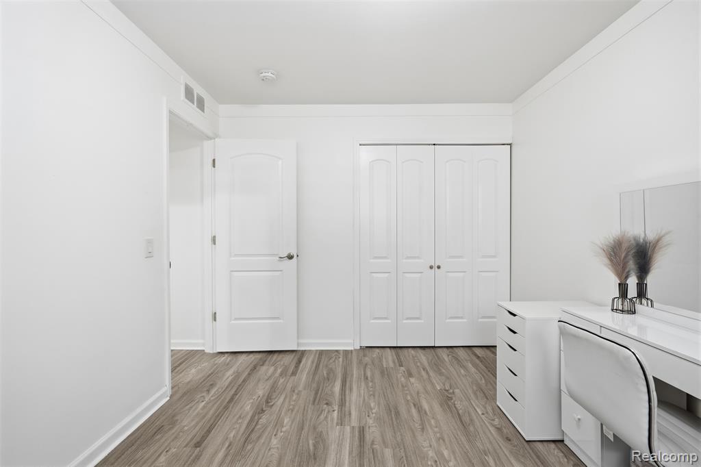 25961 Warrington Street, Dearborn Heights, MI 48127 — Photo 24