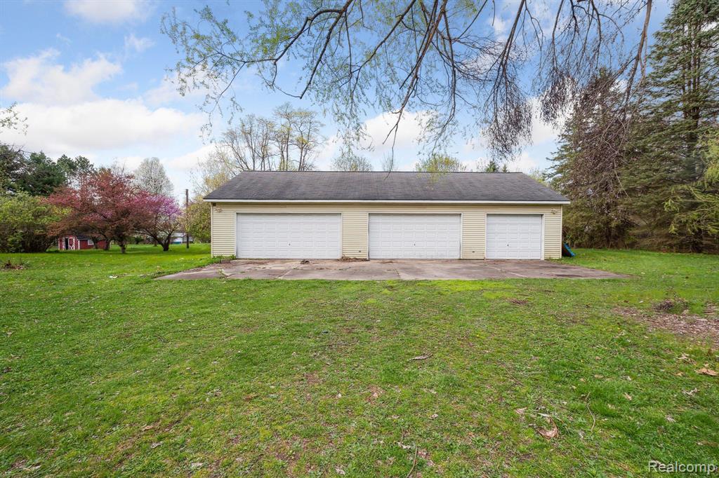 7107 E HIGHLAND Road, Howell, MI 48843 — Photo 3