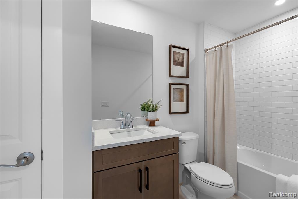 5332 Trail Vista Dr, West Bloomfield, MI 48323 — Photo 32