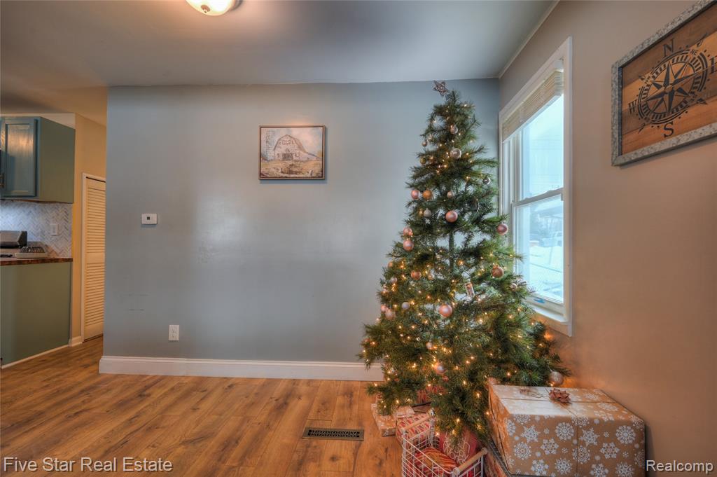 8421 Lagoon Street, Commerce Twp, MI 48382 — Photo 13
