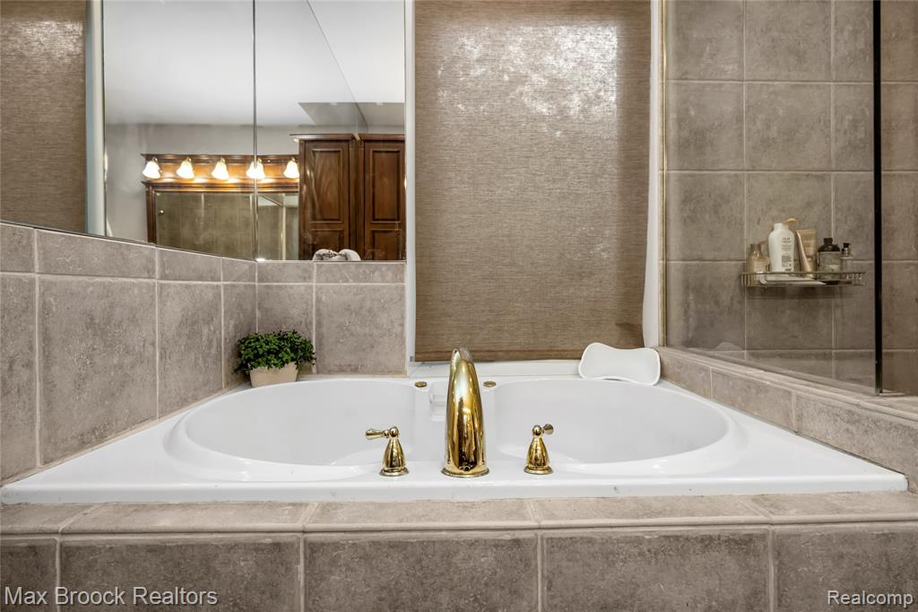 6485 Thurber Road, Bloomfield Hills, MI 48301 — Photo 46