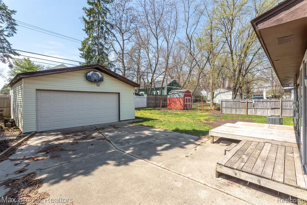 47445 DEQUINDRE Road, Rochester Hills, MI 48307 — Photo 24
