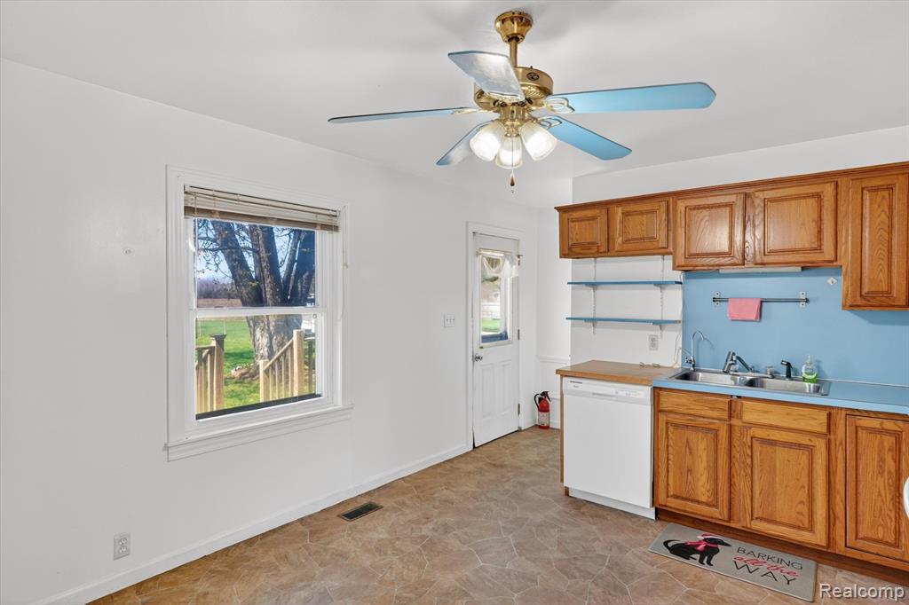 1392 Winfield Drive, Swartz Creek, MI 48473 — Photo 9