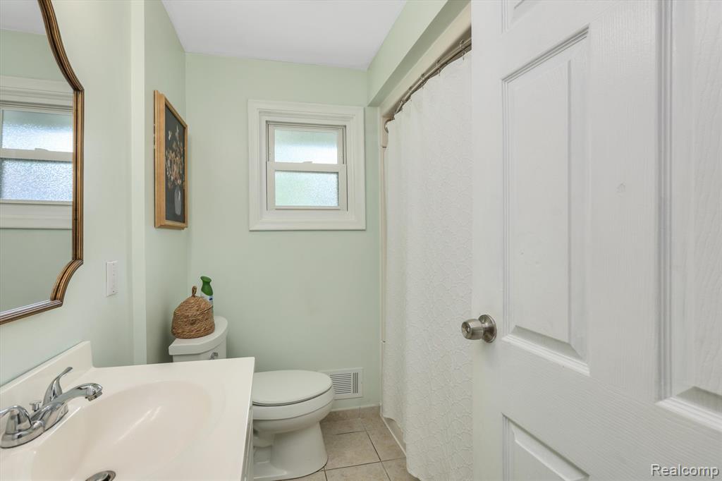 532 Elizabeth Street, Milford, MI 48381 — Photo 16