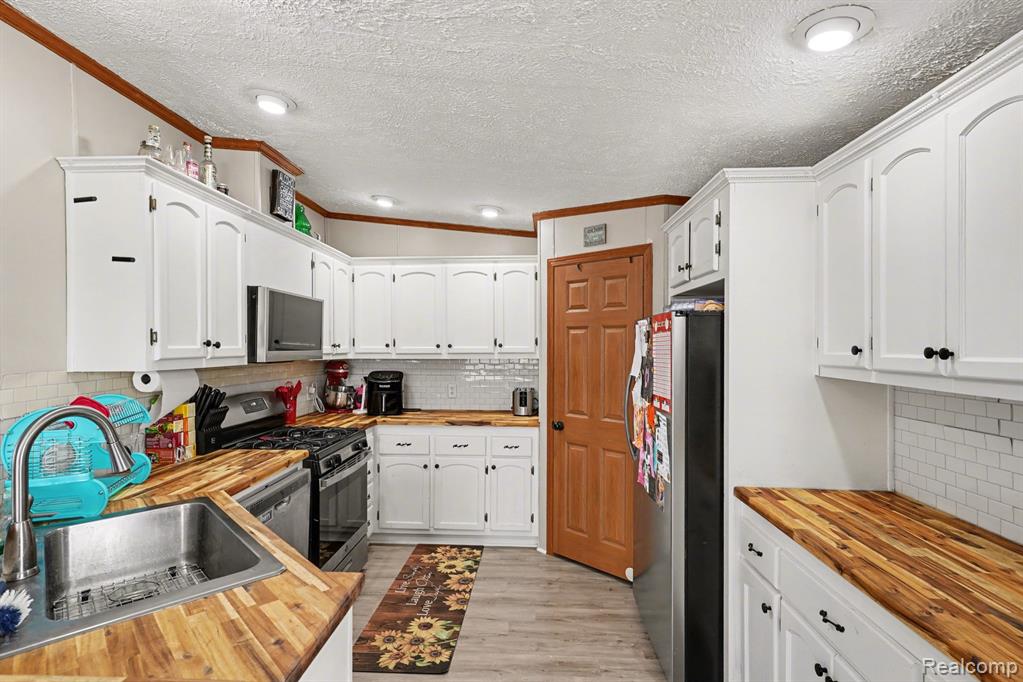 6244 Leigh Court, Fenton, MI 48430 — Photo 3