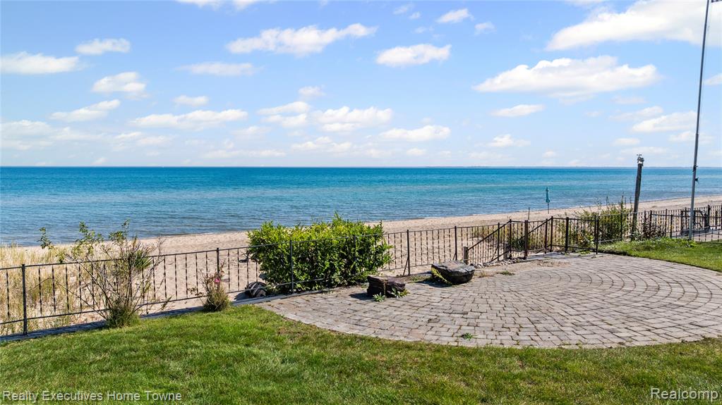 5802 Lakeshore Road, Fort Gratiot, MI 48059 — Photo 8