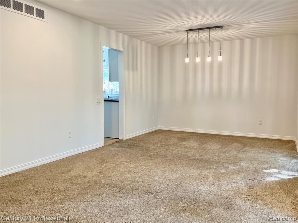 5720 Beauchamp, West Bloomfield, MI — Photo 21