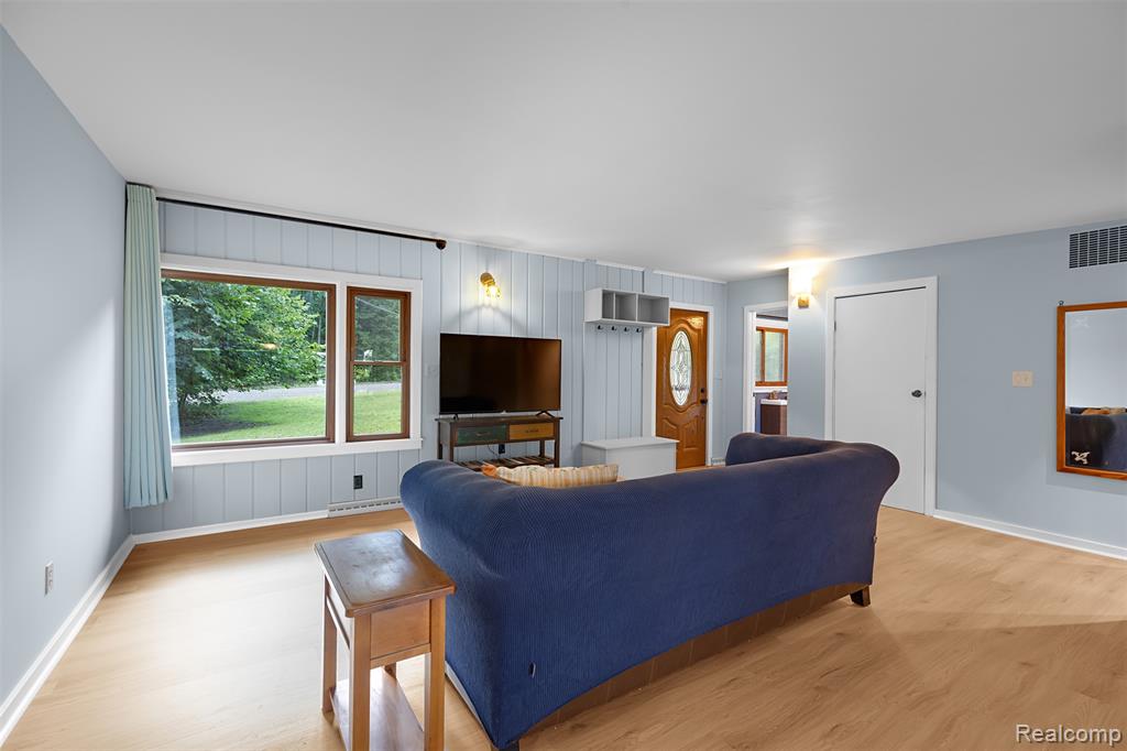 8720 River Valley Road, Brighton, MI 48116 — Photo 16