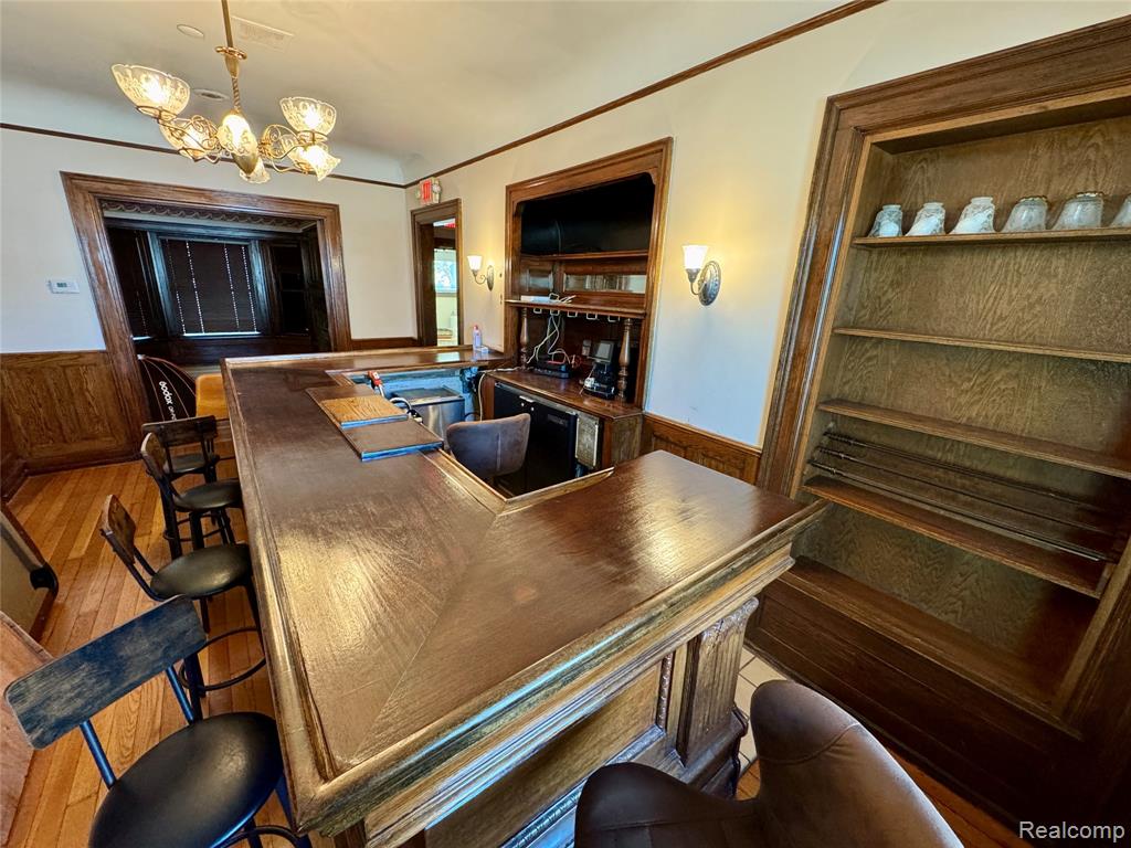 2156 W JEFFERSON Avenue, Trenton, MI, 48183