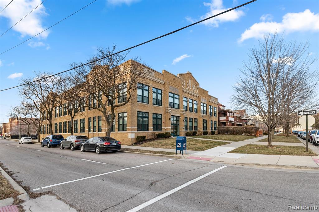 609 E Kirby Street, Detroit, MI 48202 — front exterior
