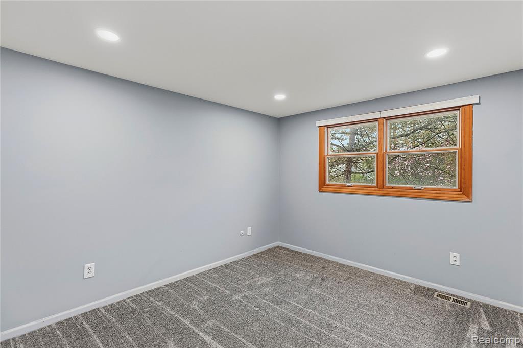 5119 Greenbriar Drive, West Bloomfield, MI 48323 — Photo 27