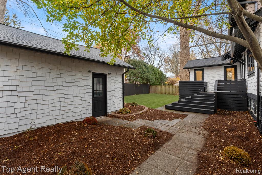 784 Barrington Road, Grosse Pointe Park, MI 48230 — Photo 45