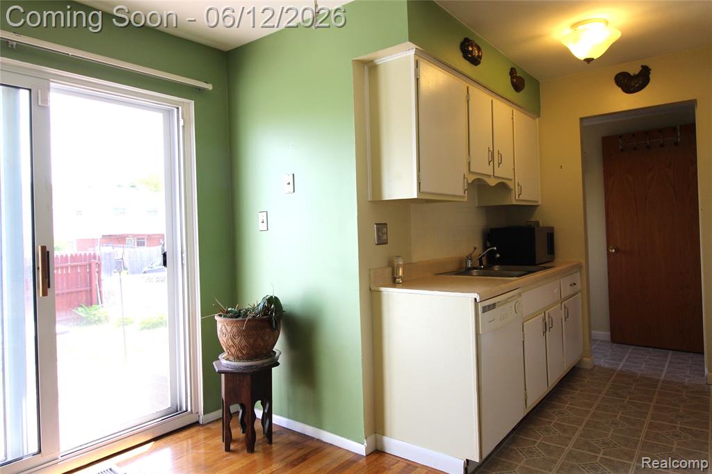 20165 Merle Court, Clinton Twp, MI 48035 — Photo 5