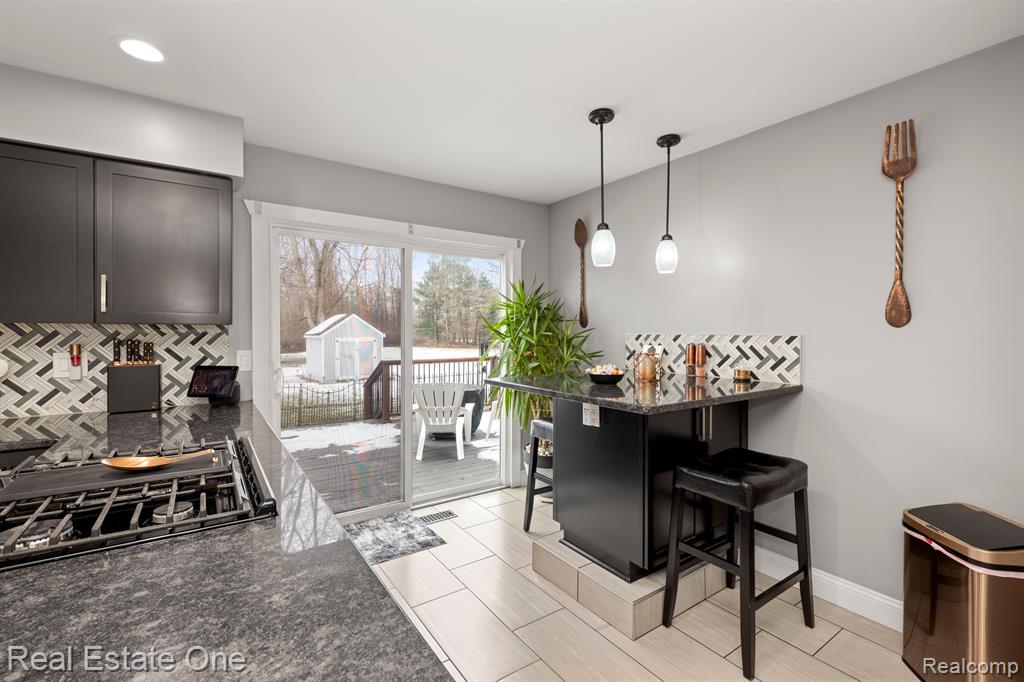 4083 W MAPLE Road, Wixom, MI 48393 — Photo 14