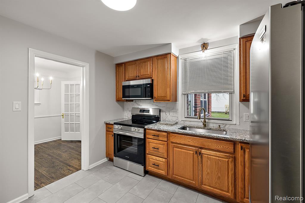 925 N MELBORN Street, Dearborn, MI 48128 — Photo 13