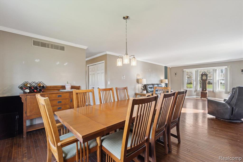 4045 FOREST EDGE Drive, Commerce Twp, MI 48382 — Photo 12