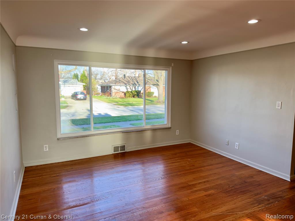 6590 Rockland Street, Dearborn Heights, MI 48127 — Photo 5