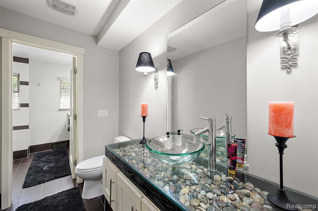 6491 HILLS Drive, Bloomfield Hills, MI 48301 — Photo 19