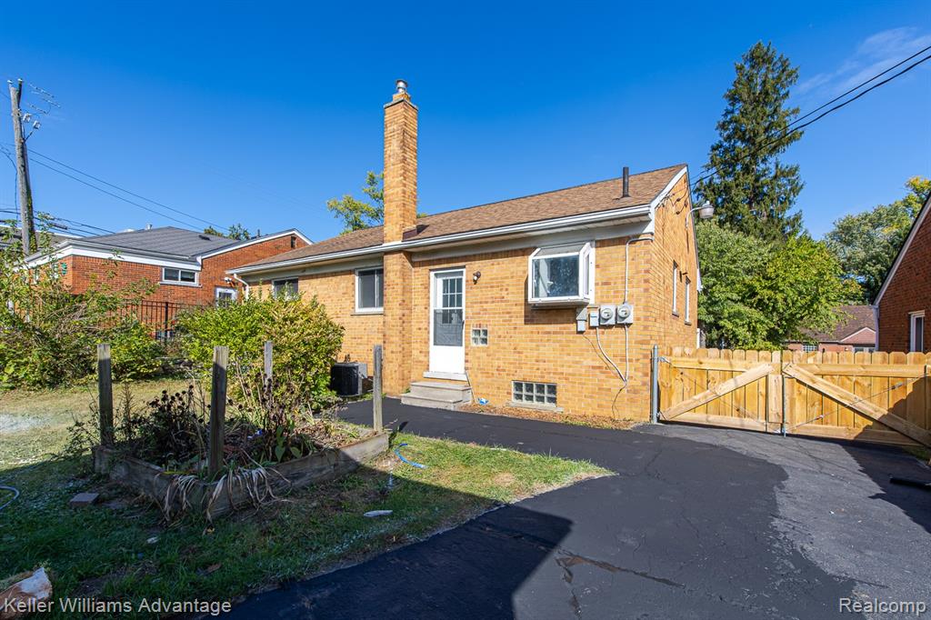 871 Menominee Road, Pontiac, MI 48341 — Photo 45