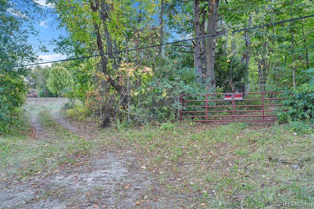8264 Wilson Road, Otisville, MI 48463 — Photo 10