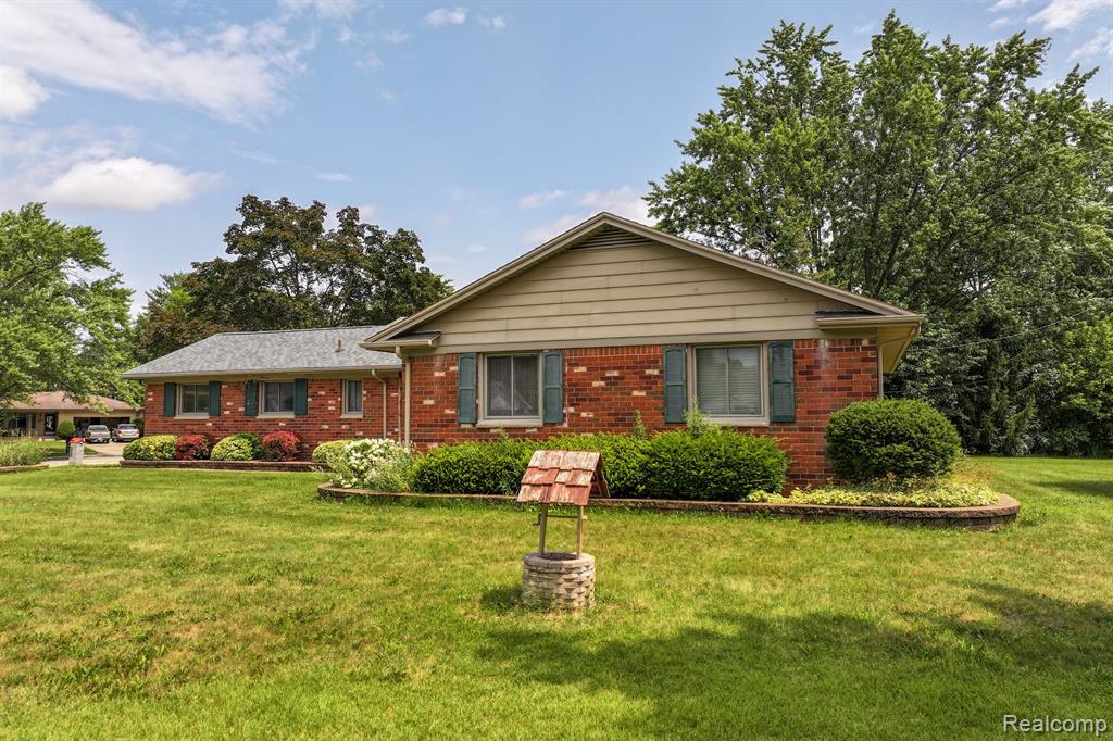 4395 OLD CARRIAGE Road, Flint, MI 48507 — Photo 3