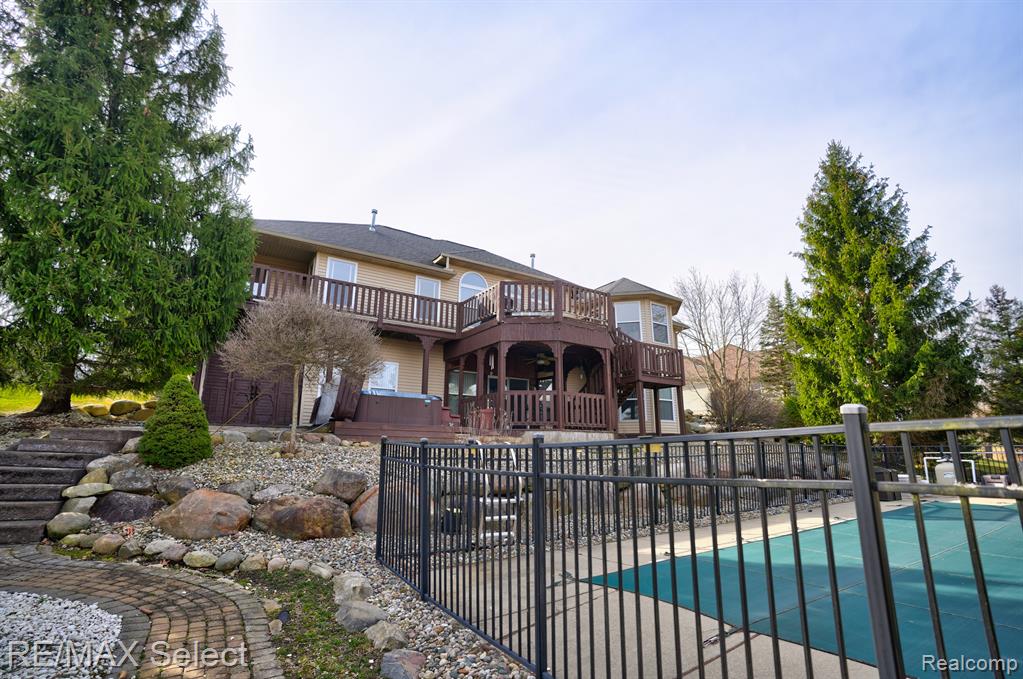 4392 OAK TREE Trail, Fenton, MI 48430 — Photo 12