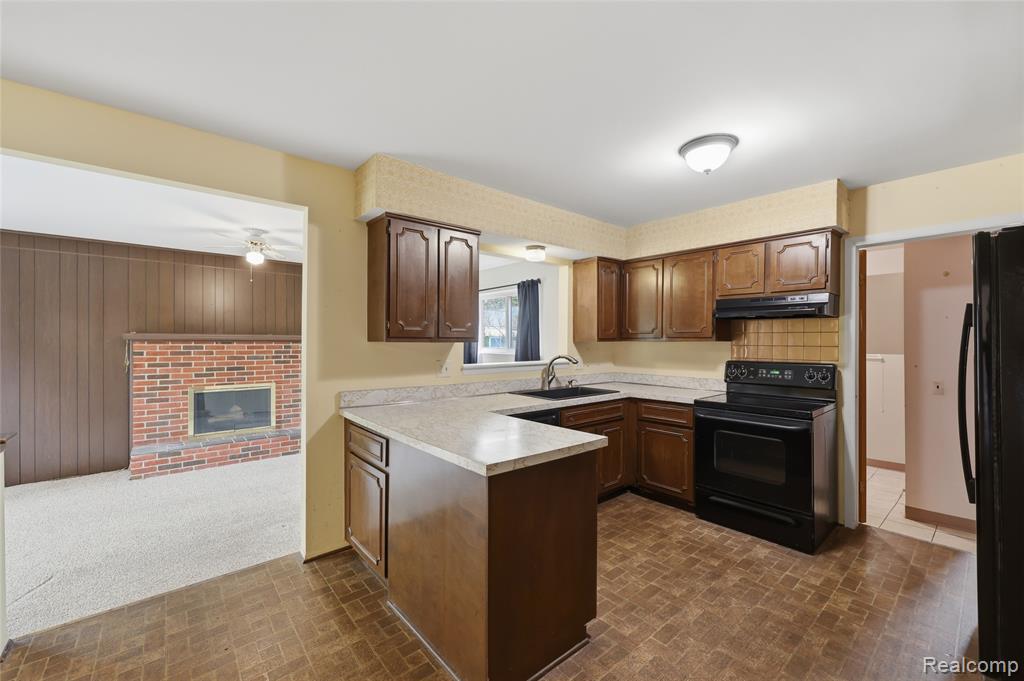 2229 Hillcrescent Drive, Troy, MI 48085 — Photo 12