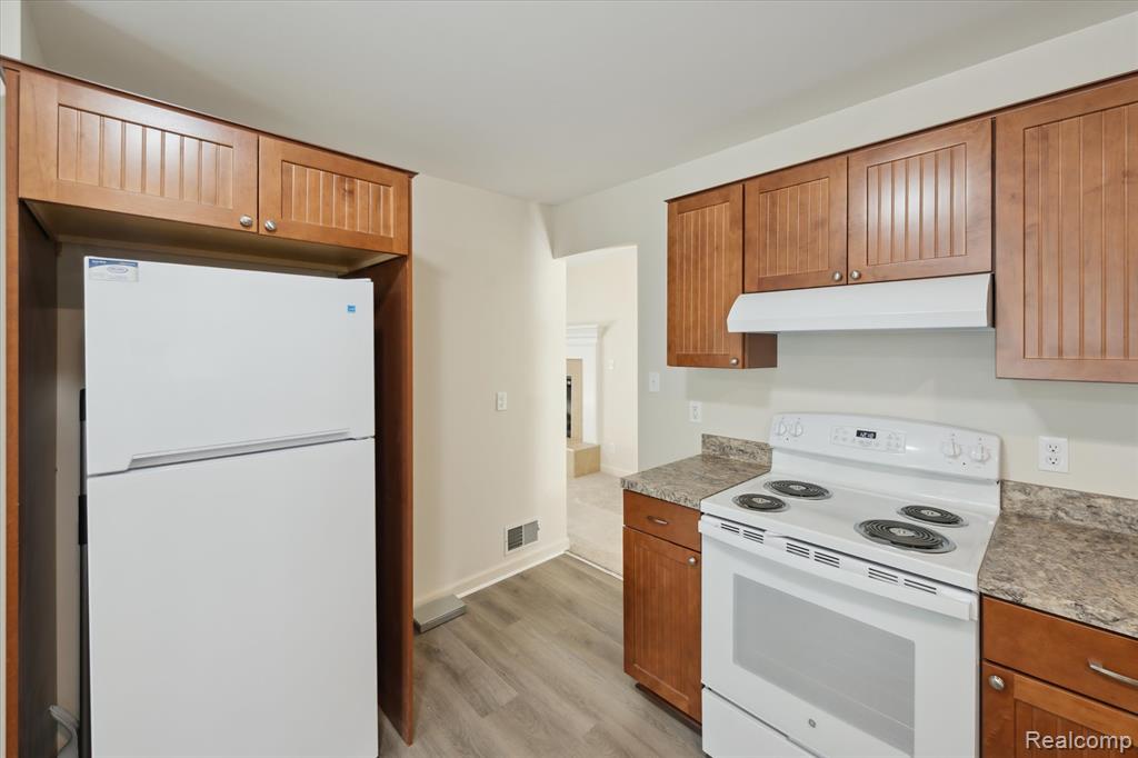 5849 Whispering Oaks Drive, Howell, MI 48855 — Photo 15