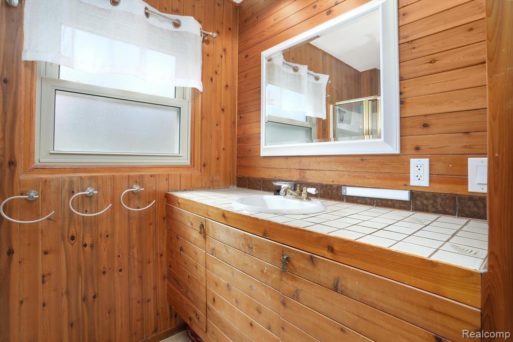 4985 MOHAWK Avenue, Clarkston, MI 48348 — Photo 28