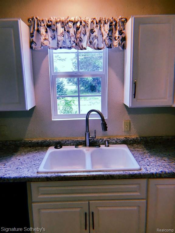 8310 BADGER Street, Detroit, MI 48213 — Photo 8